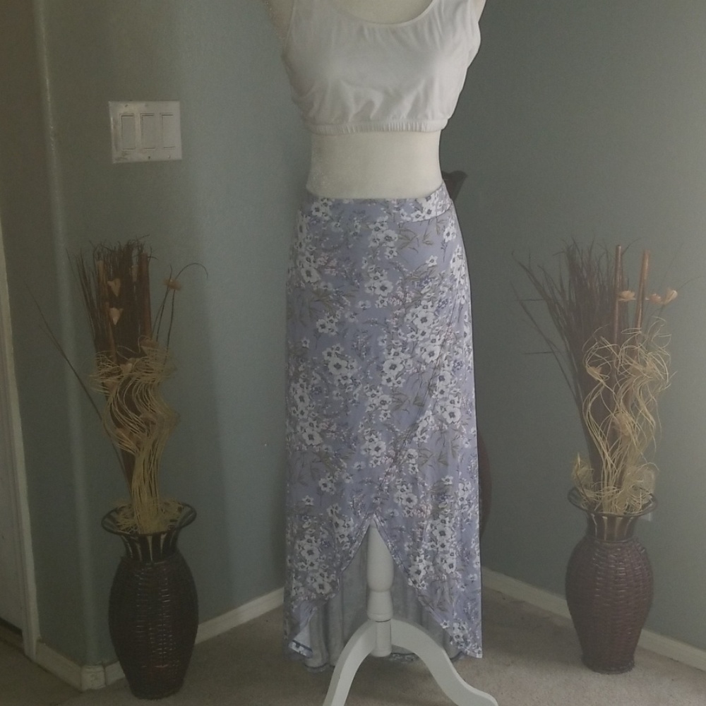 Tulip split skirt